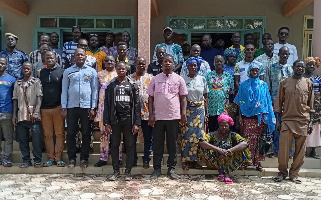 𝗟𝗘 𝗖𝗘𝗥𝗗𝗘 𝗠𝗢𝗕𝗜𝗟𝗜𝗦𝗘 𝗟𝗘𝗦 𝗖𝗢𝗠𝗠𝗨𝗡𝗔𝗨𝗧𝗘𝗦 𝗟𝗢𝗖𝗔𝗟𝗘𝗦 𝗣𝗢𝗨𝗥 𝗟𝗔 𝗚𝗘𝗦𝗧𝗜𝗢𝗡 𝗗𝗨𝗥𝗔𝗕𝗟𝗘 𝗗𝗘 𝗟𝗔 𝗙𝗢𝗥𝗘𝗧 𝗖𝗢𝗠𝗠𝗨𝗡𝗔𝗟𝗘 𝗗𝗘 𝗧𝗘𝗡𝗔𝗗𝗢